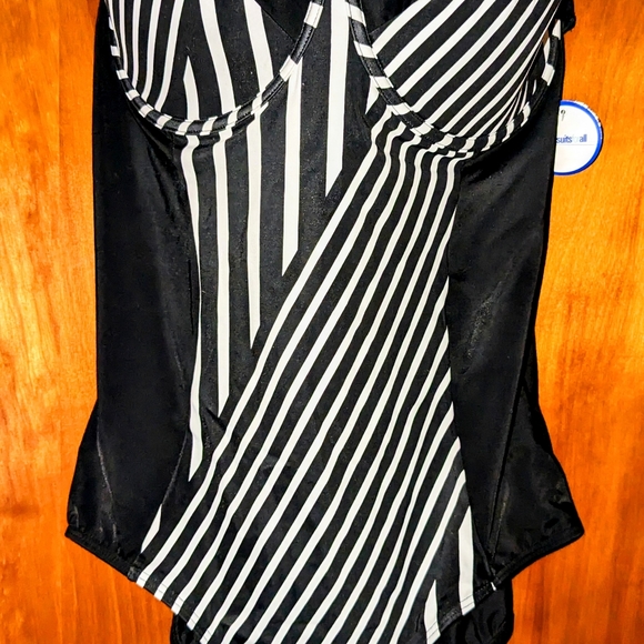 Black and White Striped Swimsuit - Picture 3 of 8